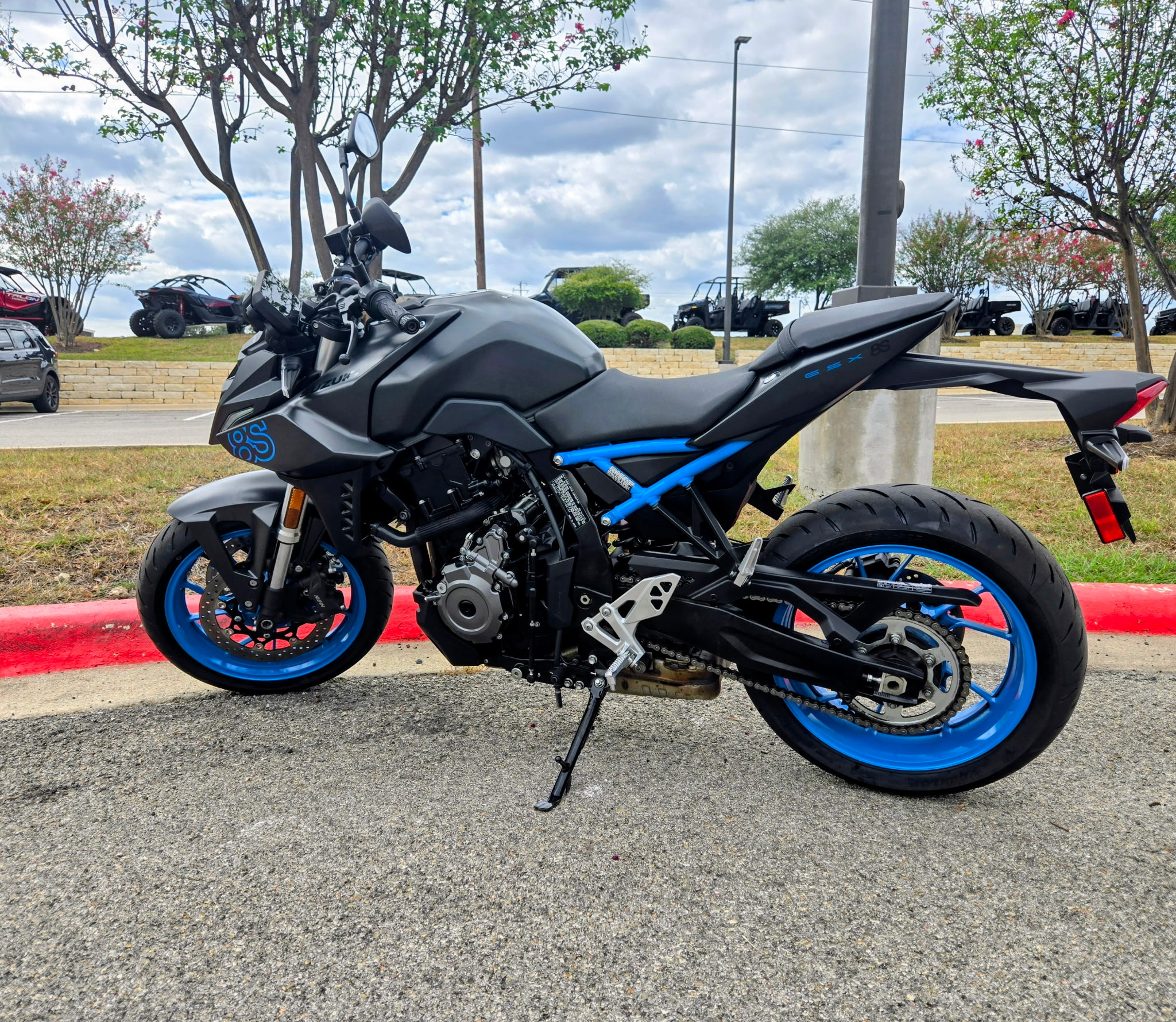 2024 SUZUKI GSX-8S MOTORCYCLE
