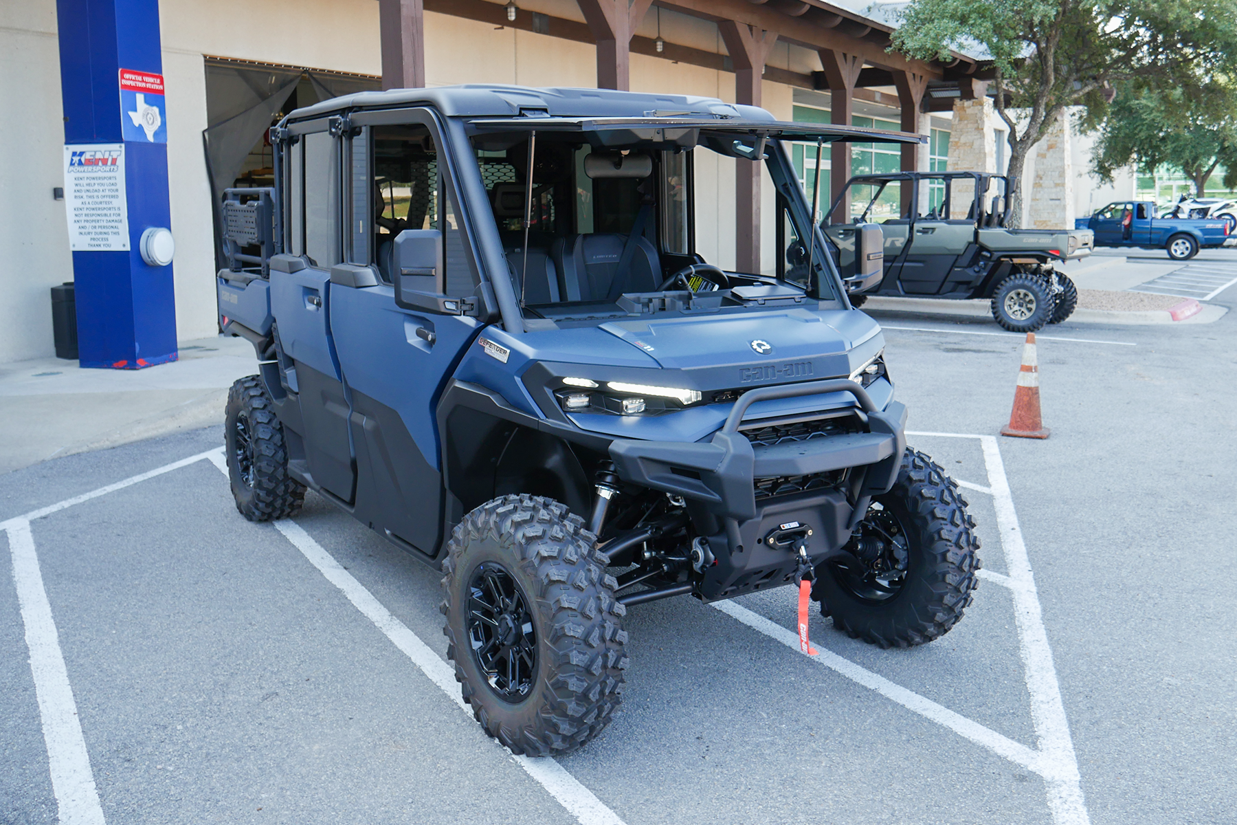 2027 Can-Am DEF XU MAX LIMITED 65 HD11 CAB UTV