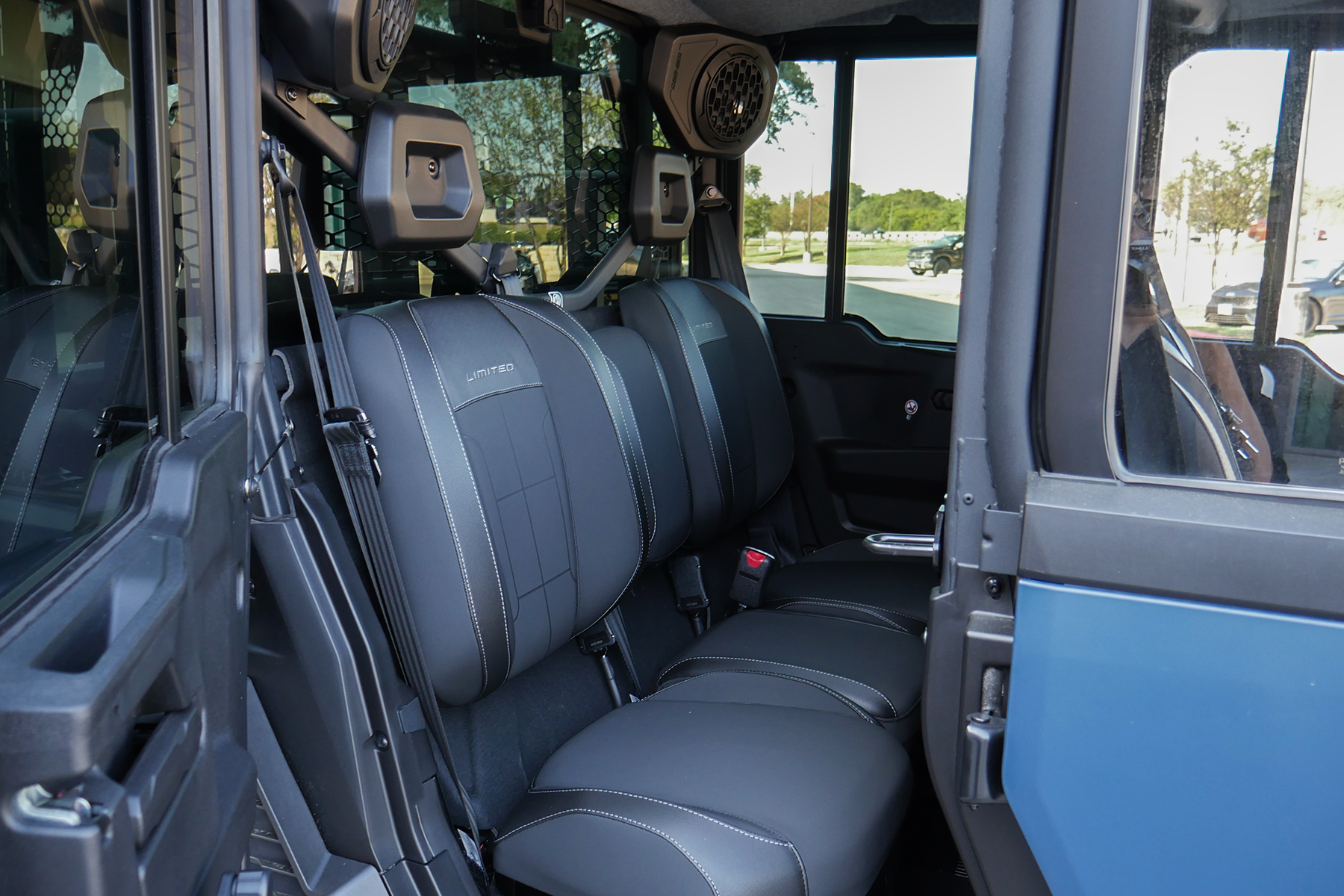 2027 Can-Am DEF XU MAX LIMITED 65 HD11 CAB UTV