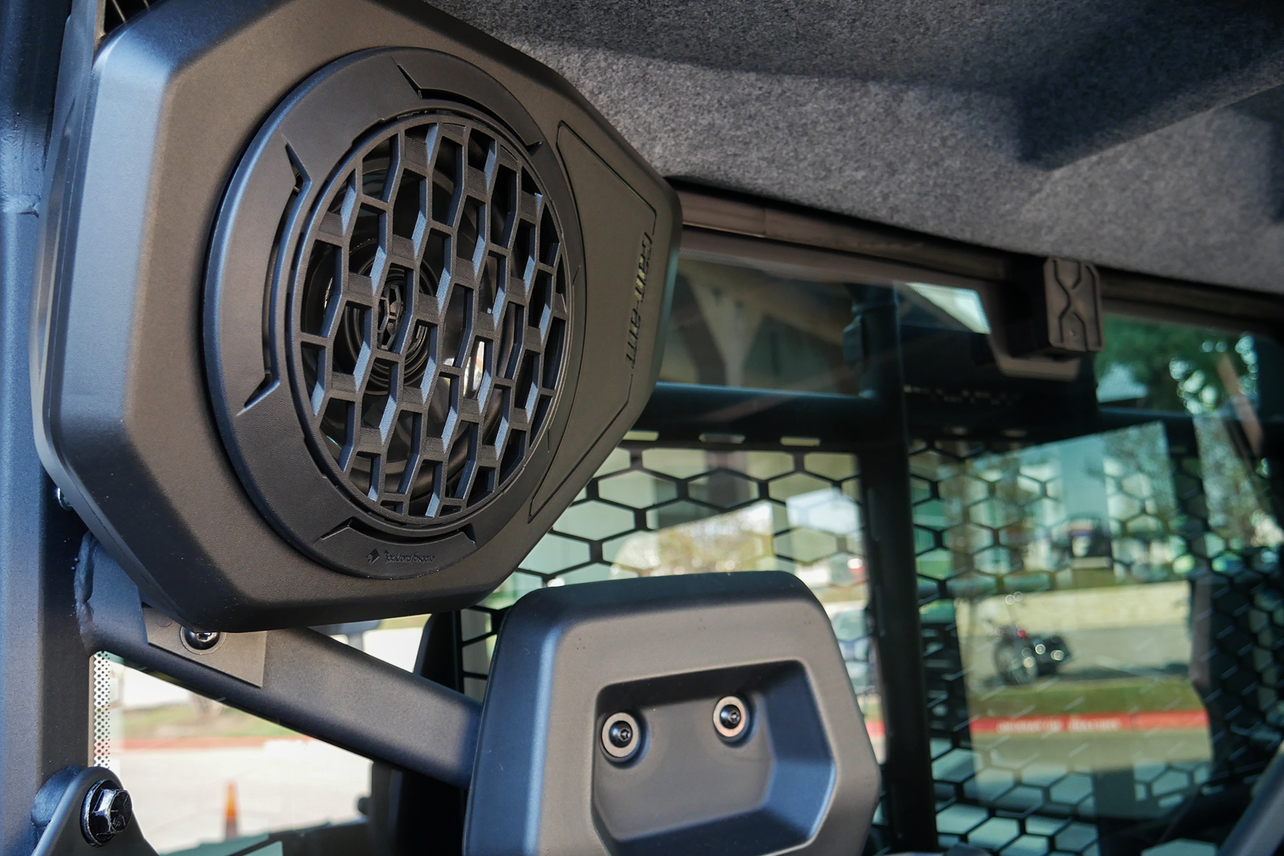2027 Can-Am DEF XU MAX LIMITED 65 HD11 CAB UTV