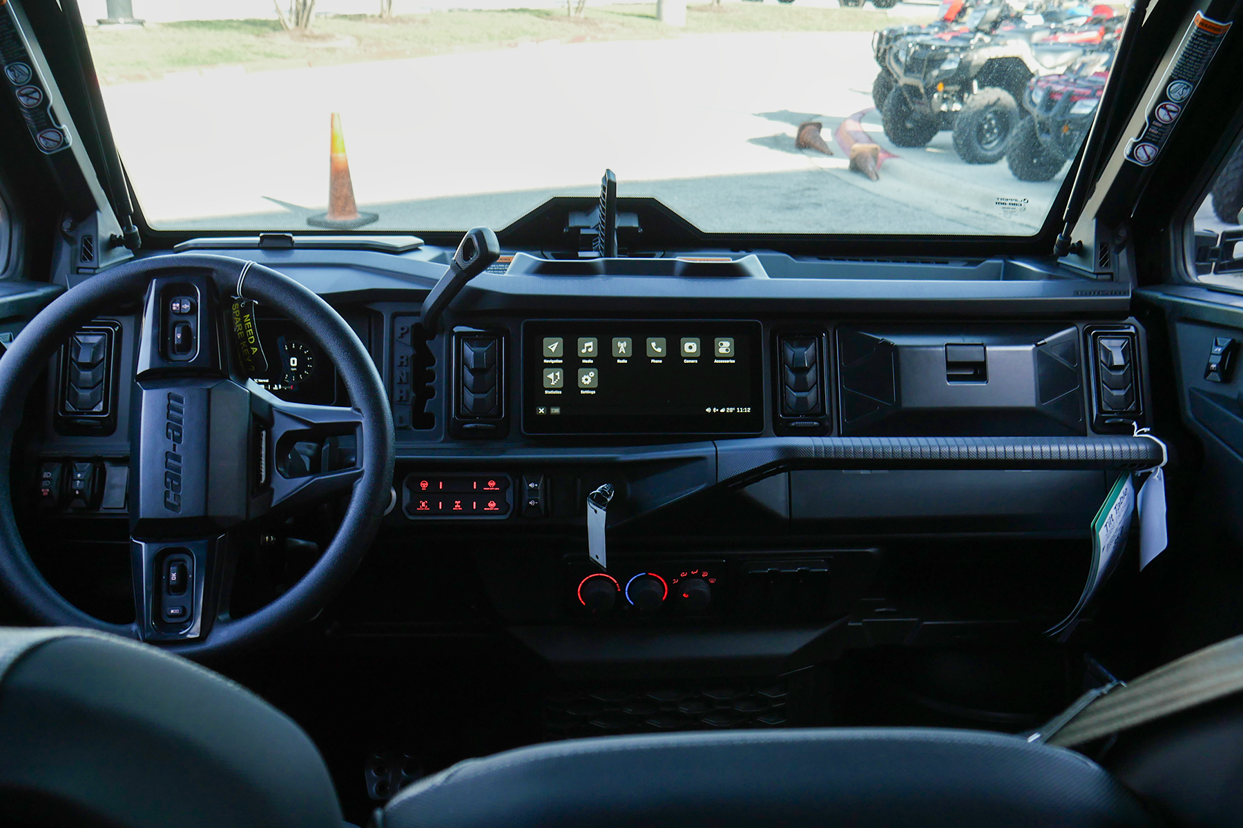 2027 Can-Am DEF XU MAX LIMITED 65 HD11 CAB UTV