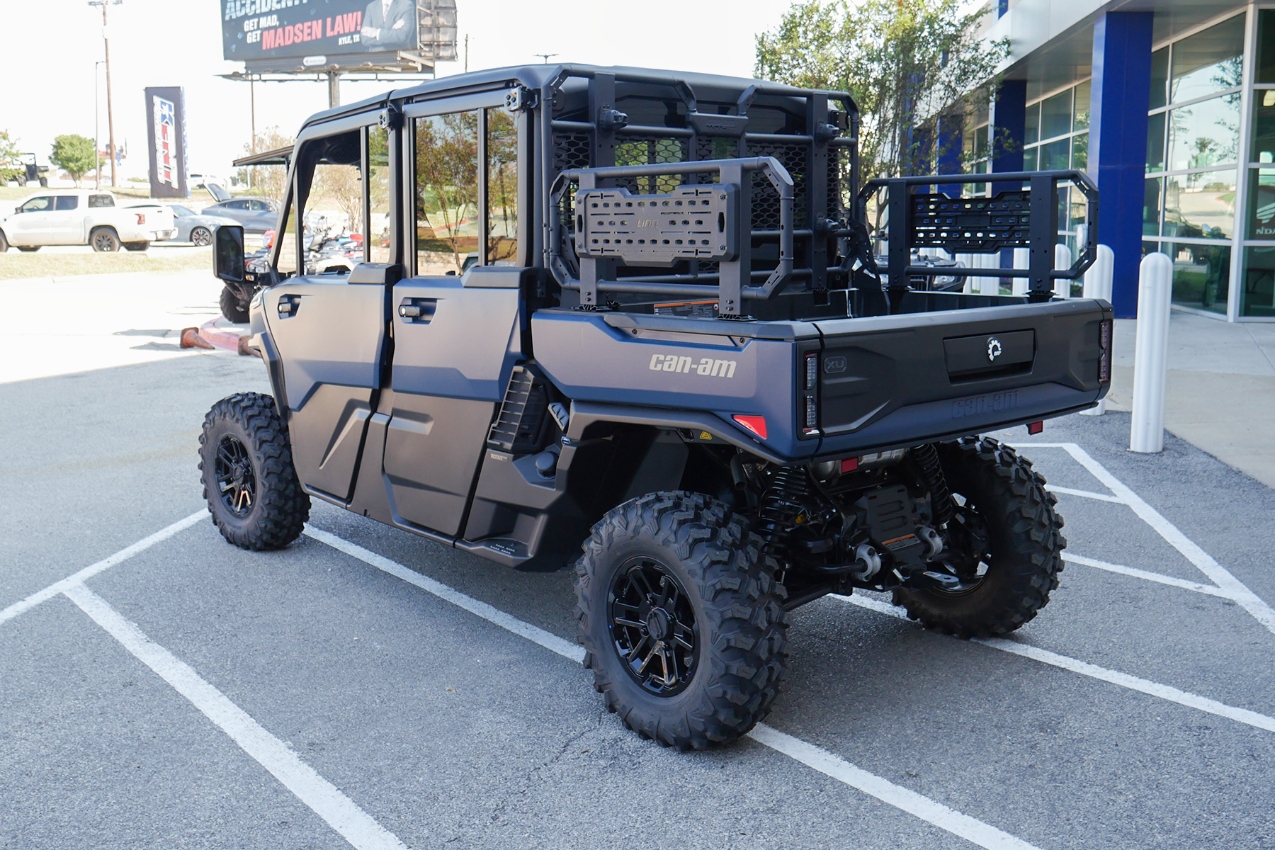2027 Can-Am DEF XU MAX LIMITED 65 HD11 CAB UTV