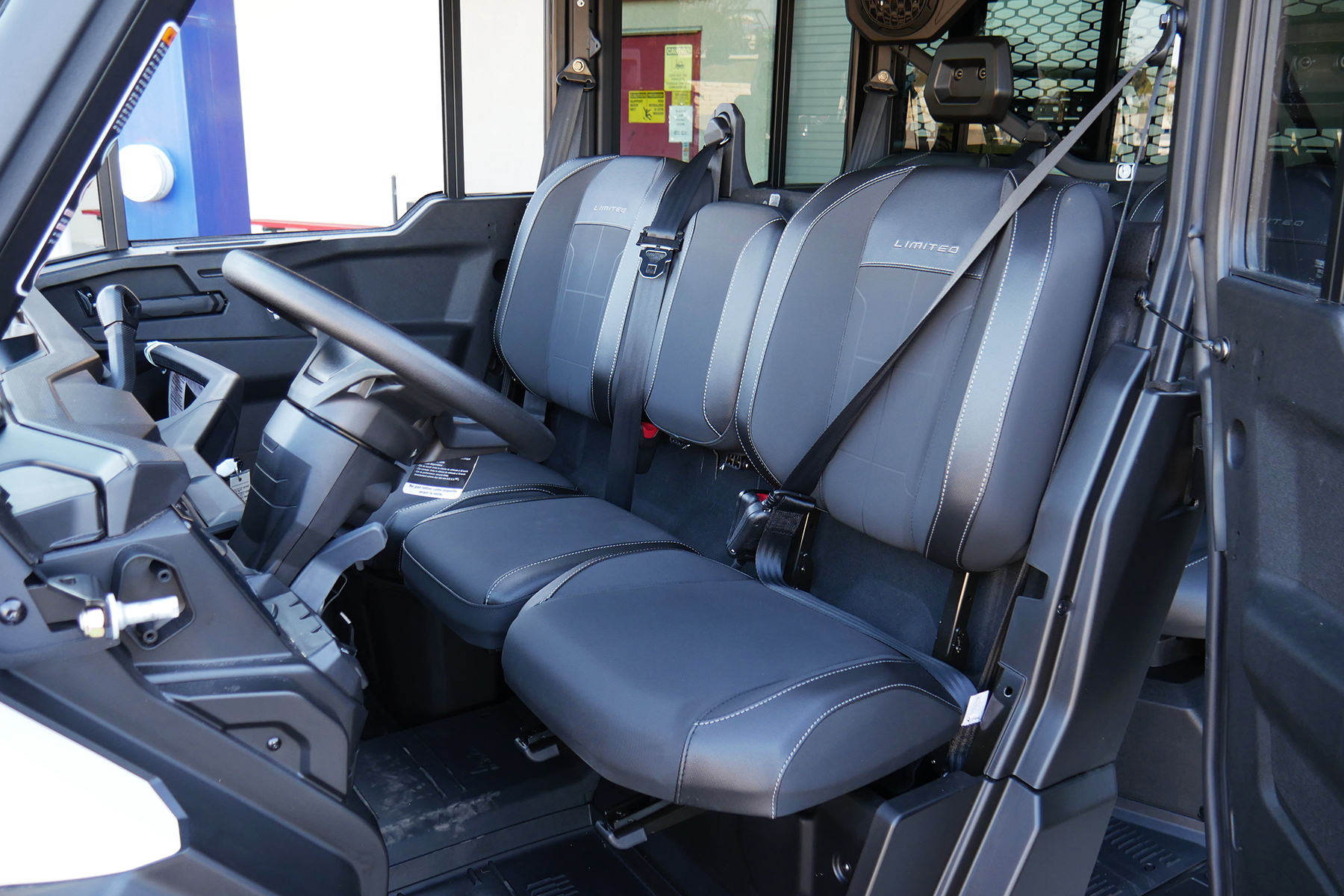 2027 Can-Am DEF XU MAX LIMITED 65 HD11 CAB UTV