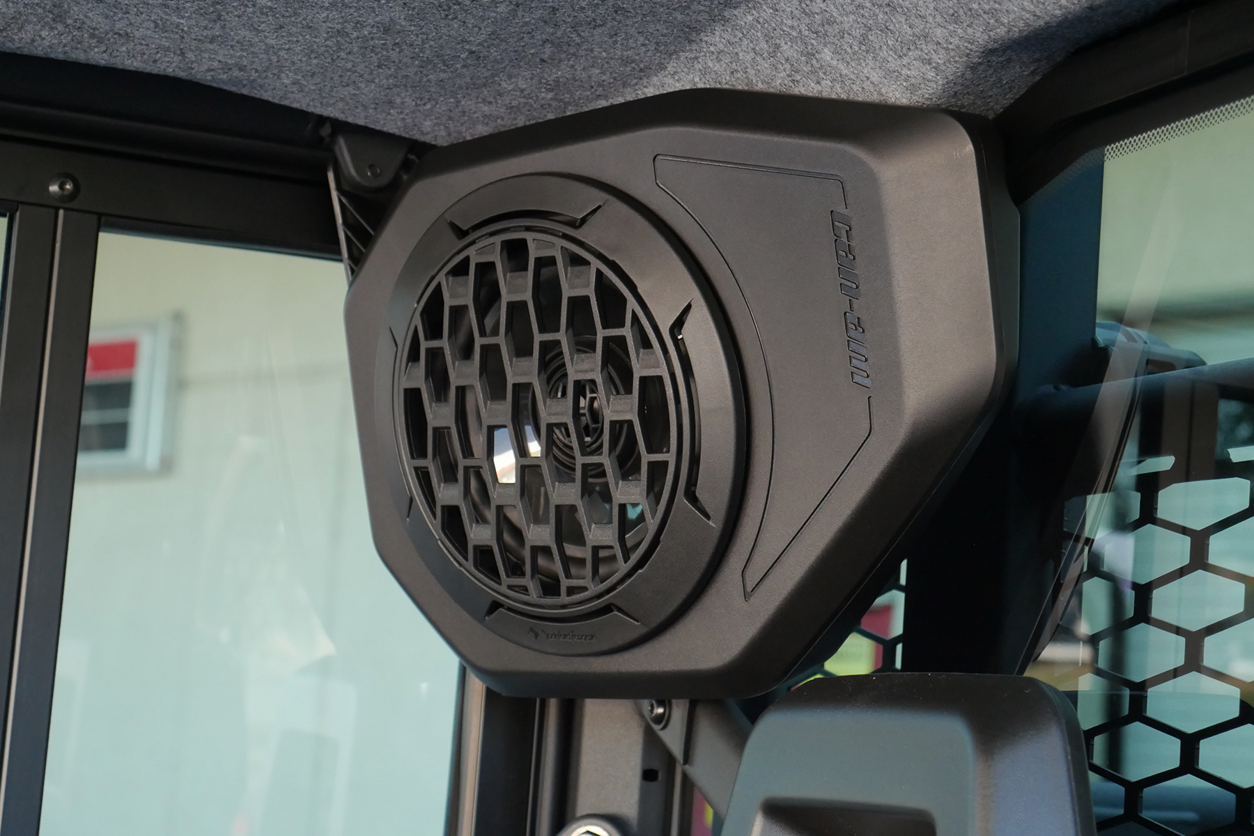 2027 Can-Am DEF XU MAX LIMITED 65 HD11 CAB UTV