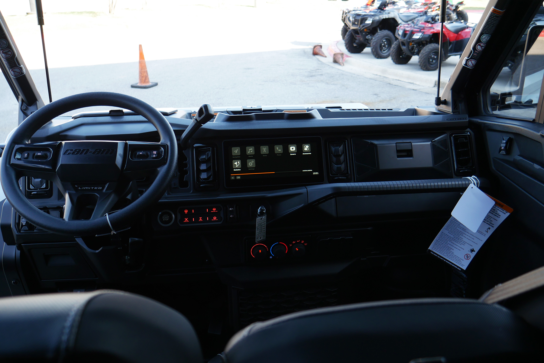 2027 Can-Am DEF XU MAX LIMITED 65 HD11 CAB UTV