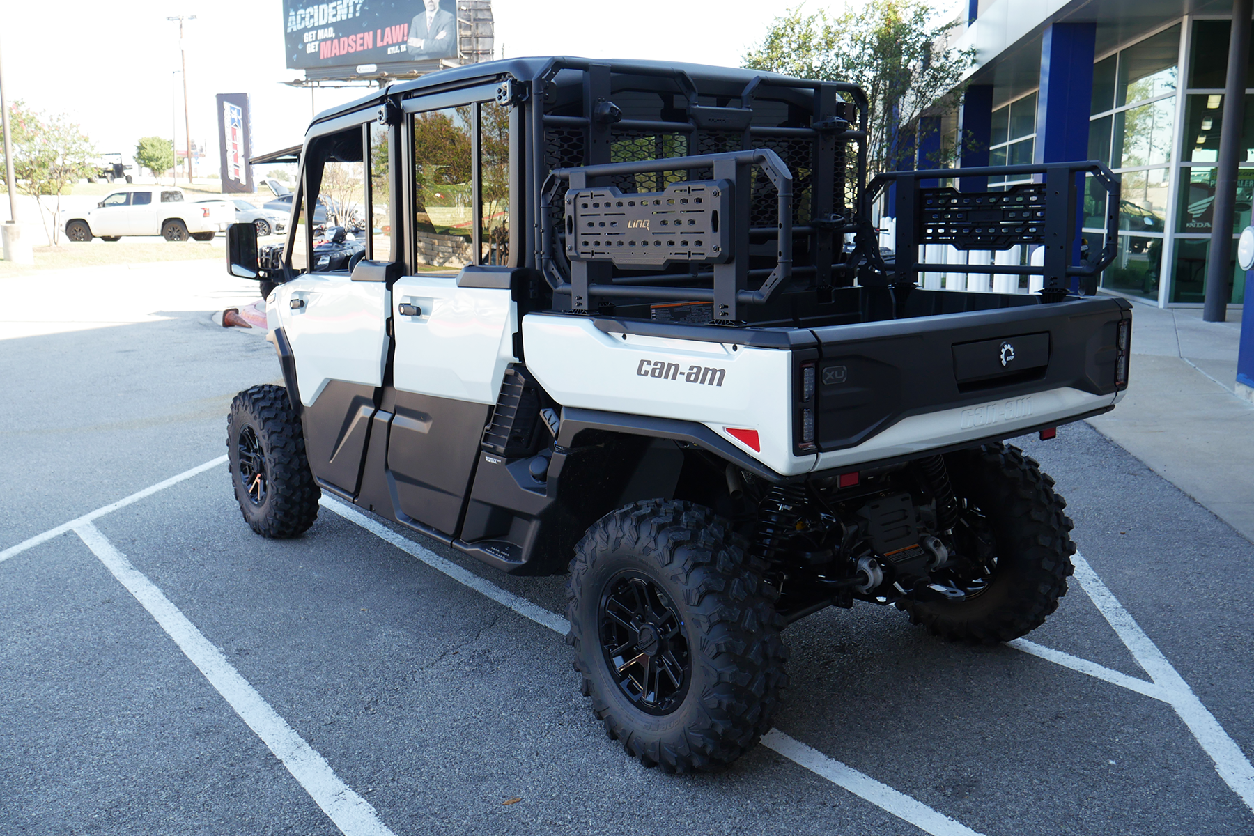 2027 Can-Am DEF XU MAX LIMITED 65 HD11 CAB UTV
