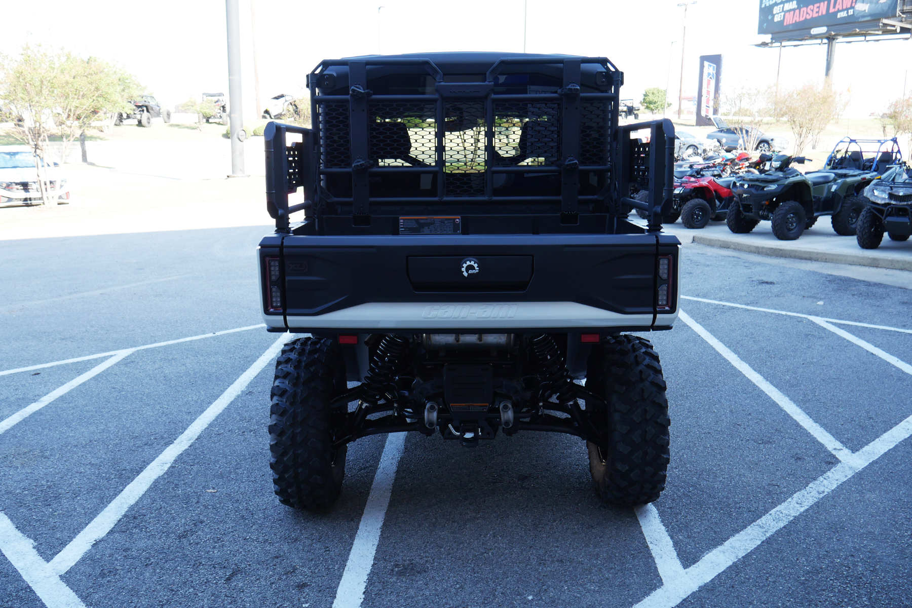 2027 Can-Am DEF XU MAX LIMITED 65 HD11 CAB UTV