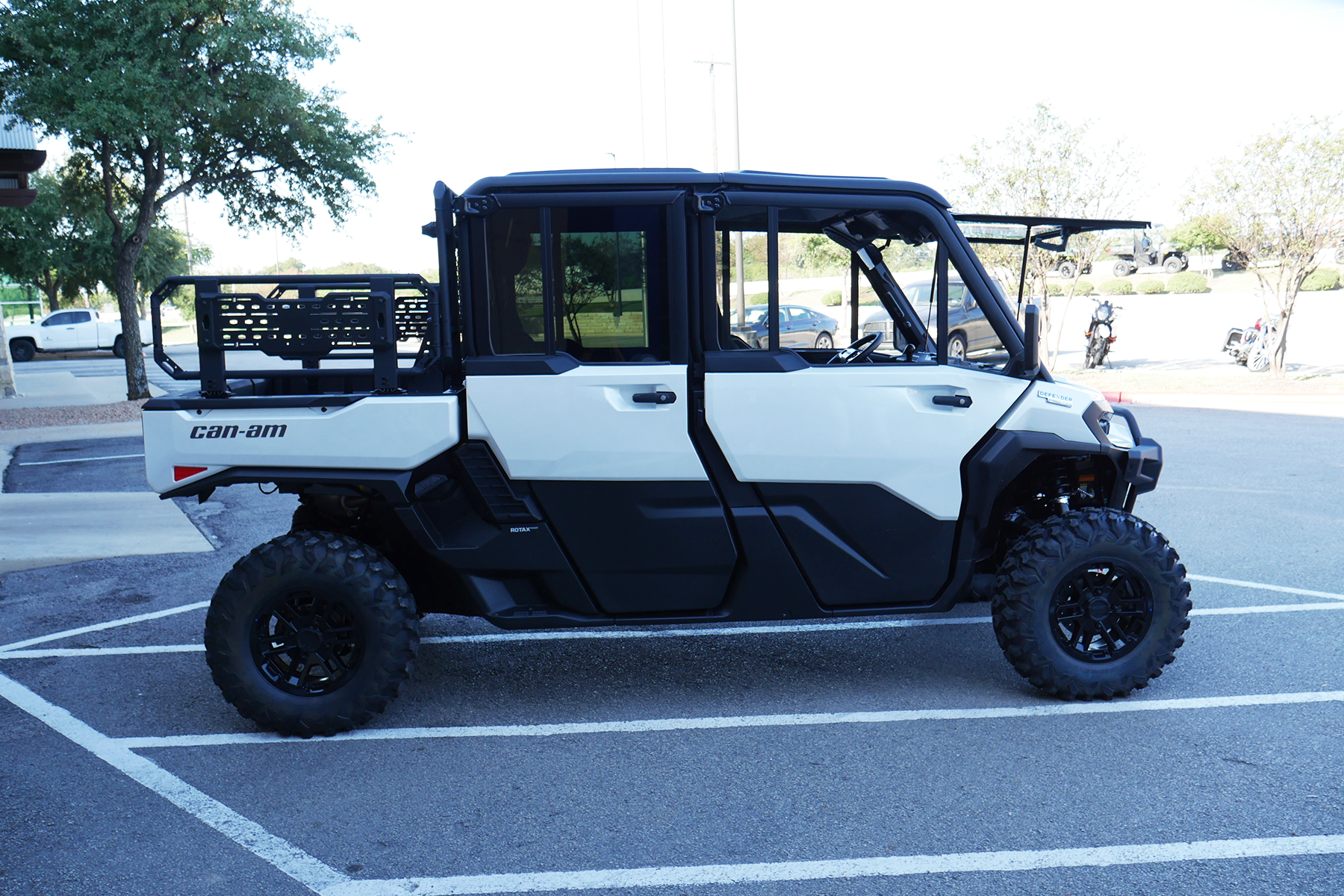 2027 Can-Am DEF XU MAX LIMITED 65 HD11 CAB UTV