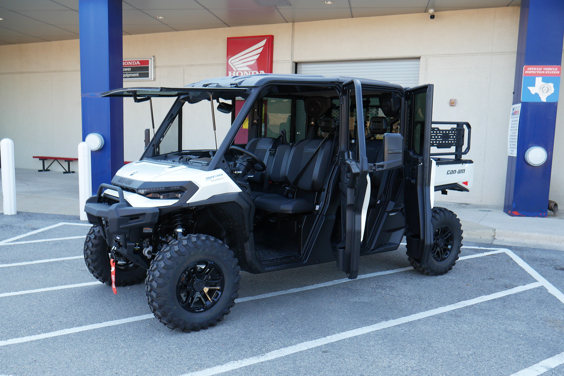 2027 Can-Am DEF XU MAX LIMITED 65 HD11 CAB UTV