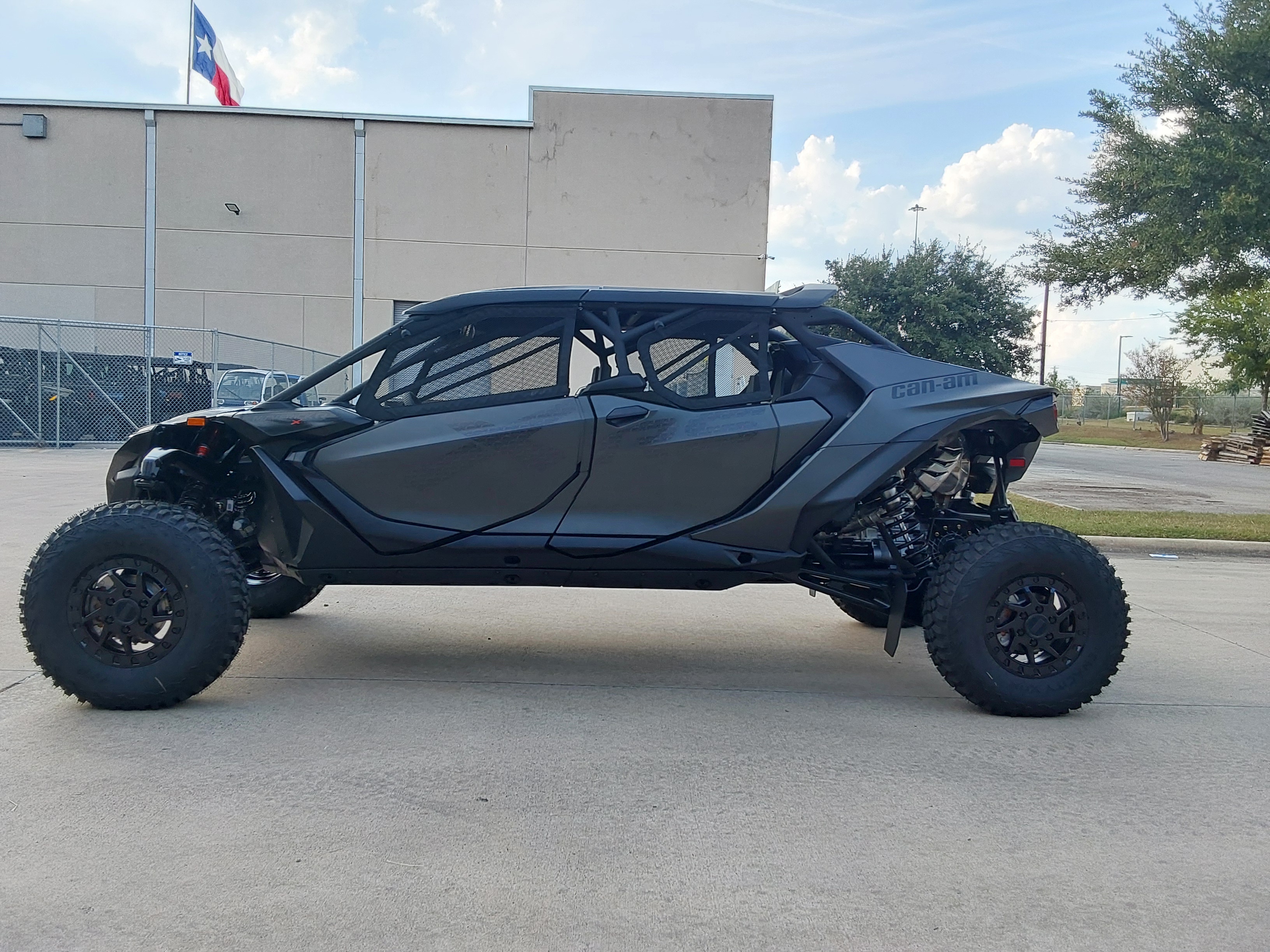 2027 Can-Am MAVERICK R MAX XRS 999T BK HB UTV
